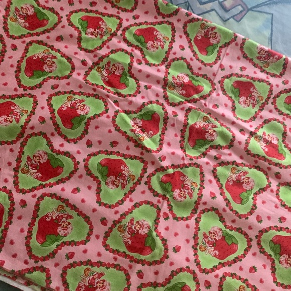 Strawberry Shortcake Flannels Fabric - Picture 1 of 2